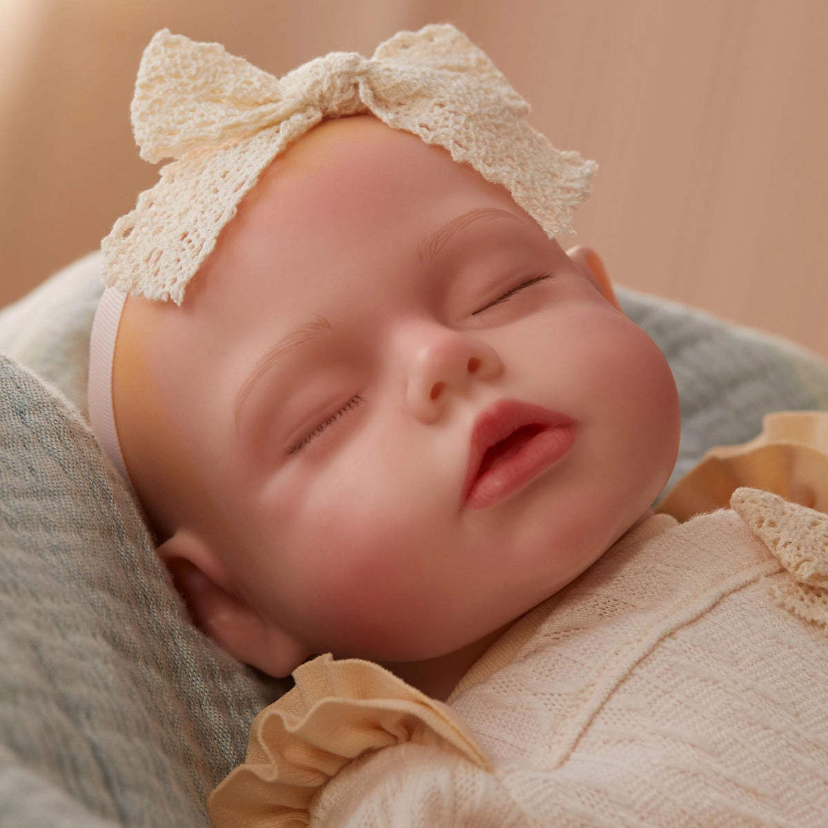 Bambola BABY born Real 43 cm femmina occhi chiusi