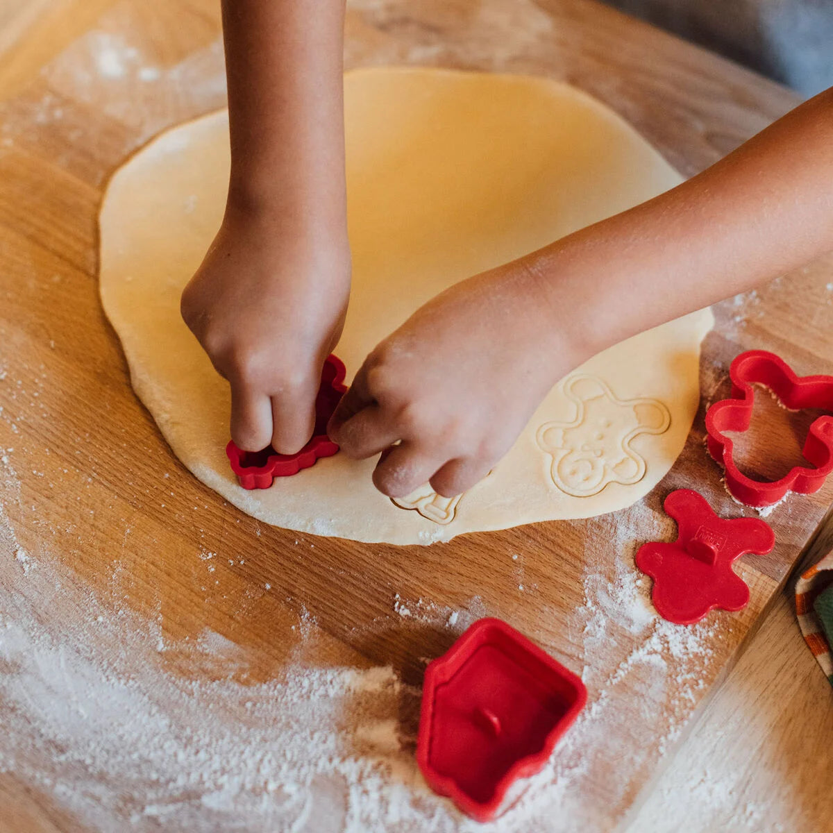 5 COOKIE CUTTERS WITH STAMPS - COOKIE TIME! - CHRISTMAS